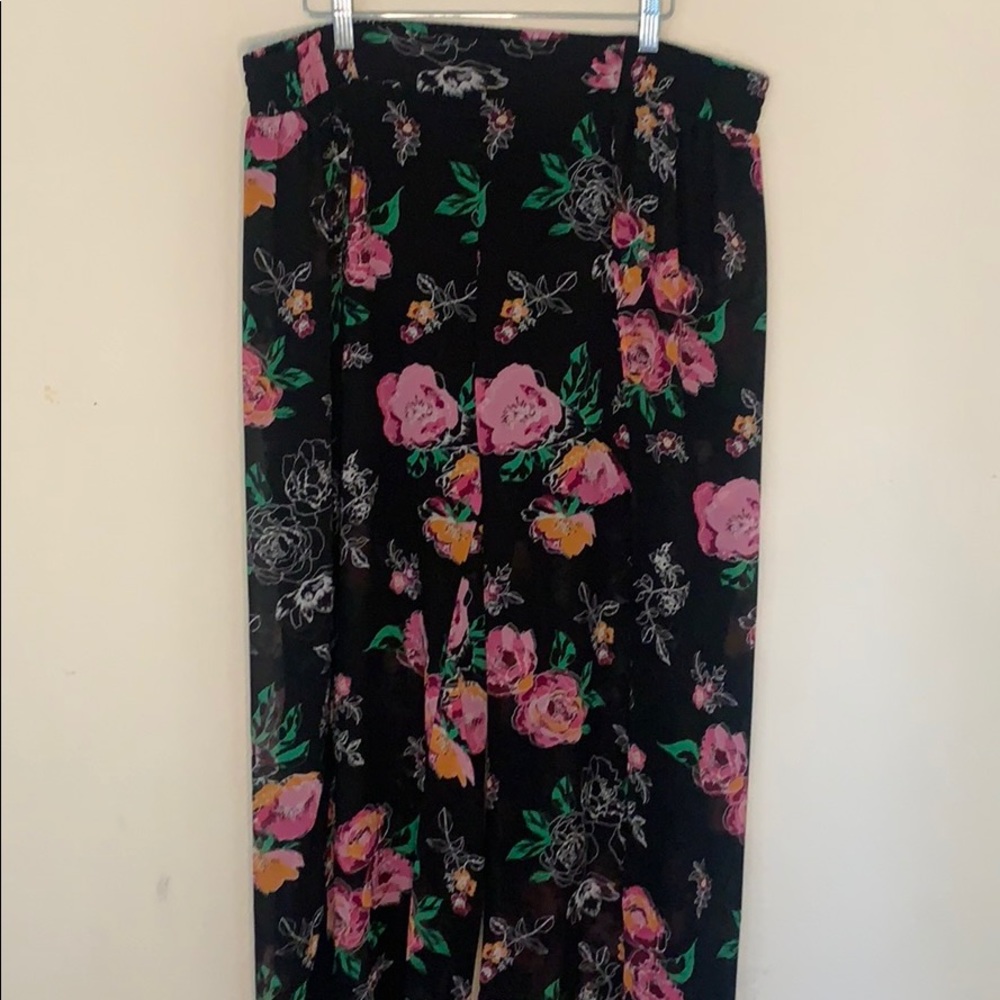 Torrid Black floral chiffon tulip leg pant - Picture 1 of 6